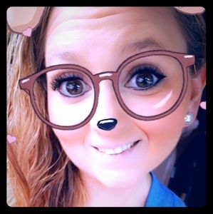 Meet your Posher, Danyelle